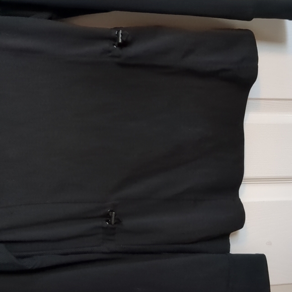 Fabletics Black mesh top. - Picture 2 of 4